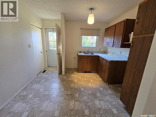 413 - 415 Calgary Street, Broadview, SK - Indoor Photo Showing Kitchen