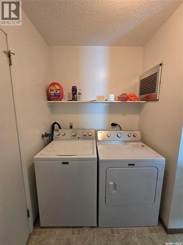 413 - 415 Calgary Street, Broadview, SK - Indoor Photo Showing Laundry Room