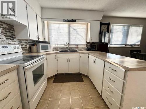 202 Herbert Street, Maple Creek, SK - Indoor Photo Showing Kitchen