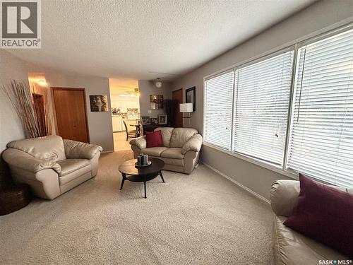 202 Herbert Street, Maple Creek, SK - Indoor Photo Showing Living Room