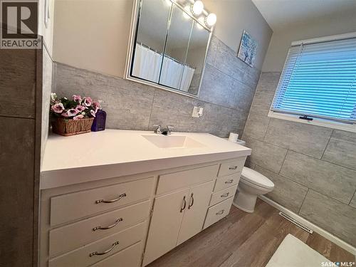 202 Herbert Street, Maple Creek, SK - Indoor Photo Showing Bathroom