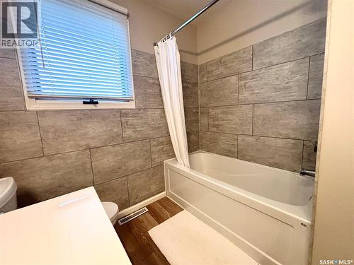202 Herbert Street, Maple Creek, SK - Indoor Photo Showing Bathroom