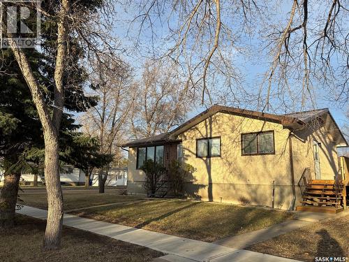 202 Herbert Street, Maple Creek, SK - Outdoor