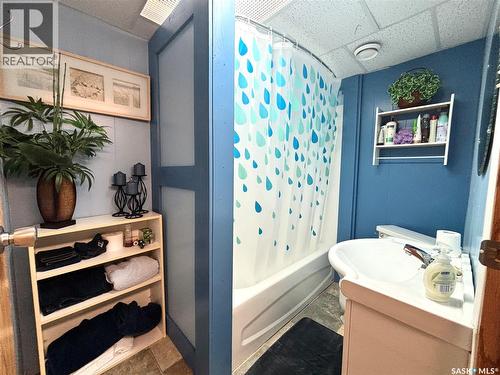 202 Herbert Street, Maple Creek, SK - Indoor Photo Showing Bathroom