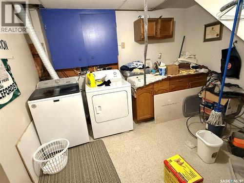 365 3Rd Ave Crescent, Battleford, SK - Indoor Photo Showing Laundry Room