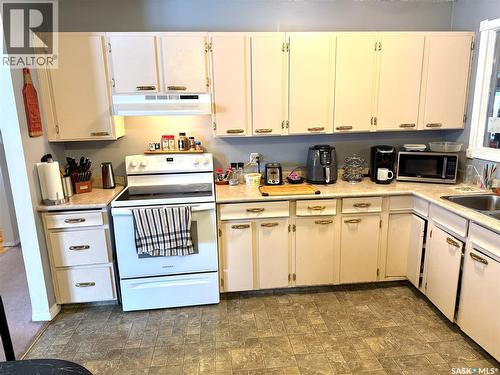365 3Rd Ave Crescent, Battleford, SK - Indoor Photo Showing Kitchen