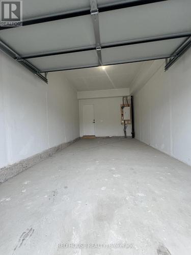 150 Everett Common, St. Catharines, ON - Indoor Photo Showing Garage