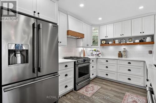 9 - 660 Albert Street, Fort Erie (Lakeshore), ON - Indoor Photo Showing Kitchen With Upgraded Kitchen