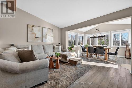 9 - 660 Albert Street, Fort Erie (Lakeshore), ON - Indoor Photo Showing Living Room
