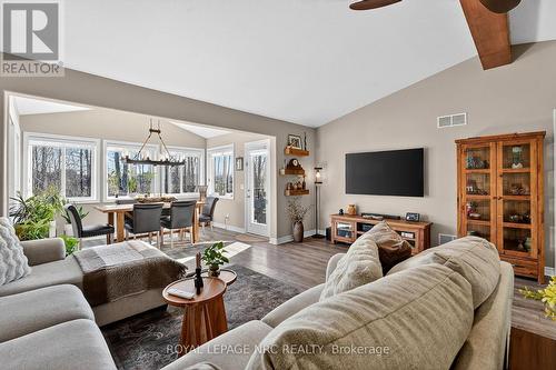 9 - 660 Albert Street, Fort Erie (Lakeshore), ON - Indoor Photo Showing Living Room