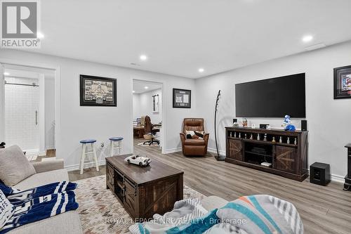9 - 660 Albert Street, Fort Erie (Lakeshore), ON - Indoor Photo Showing Living Room