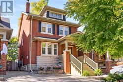 26 MACNAUGHTON ROAD Toronto, ON M4G 3H4