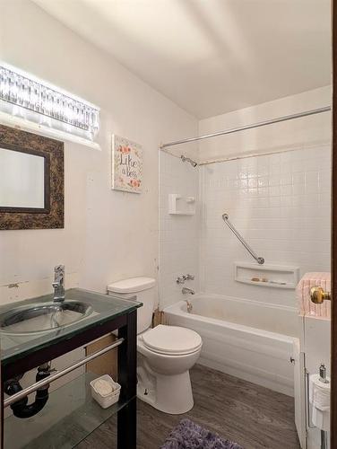 1 Briggs Lane, Swan River, MB - Indoor Photo Showing Bathroom