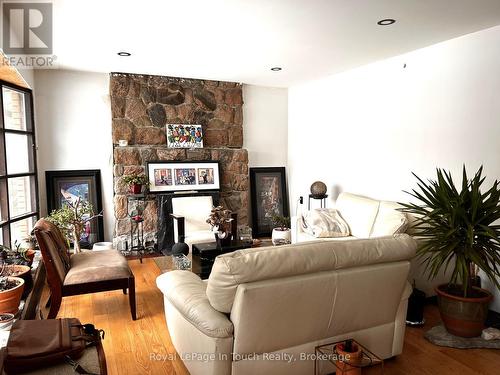 26 Dundee Drive, Tiny, ON - Indoor Photo Showing Living Room With Fireplace