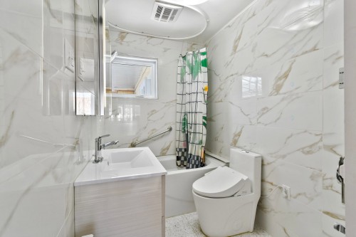 Salle de bains - 2810 Rue Paul-Pau, Montréal (Mercier/Hochelaga-Maisonneuve), QC - Indoor Photo Showing Bathroom