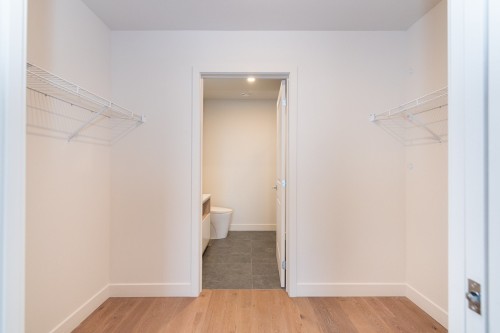 Closet - 812-3000 Boul. Thimens, Montréal (Saint-Laurent), QC - Indoor