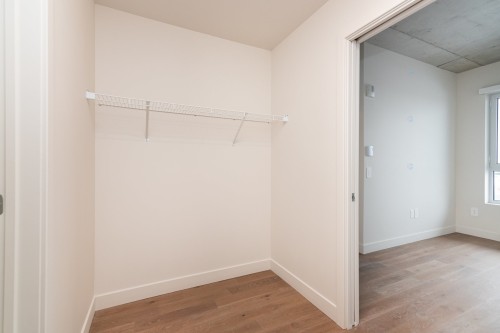 Closet - 812-3000 Boul. Thimens, Montréal (Saint-Laurent), QC - Indoor