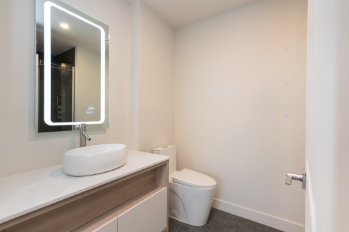 Master Bathroom - 812-3000 Boul. Thimens, Montréal (Saint-Laurent), QC - Indoor Photo Showing Bathroom
