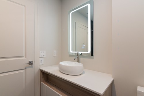 Master Bathroom - 812-3000 Boul. Thimens, Montréal (Saint-Laurent), QC - Indoor Photo Showing Bathroom