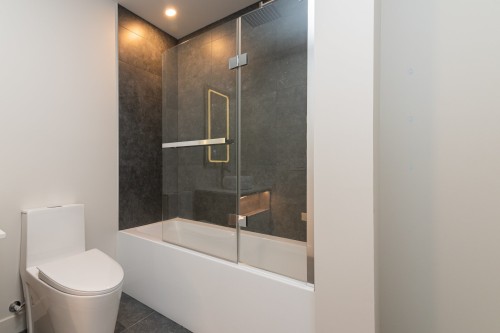Bathroom - 812-3000 Boul. Thimens, Montréal (Saint-Laurent), QC - Indoor Photo Showing Bathroom
