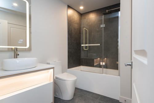 Bathroom - 812-3000 Boul. Thimens, Montréal (Saint-Laurent), QC - Indoor Photo Showing Bathroom