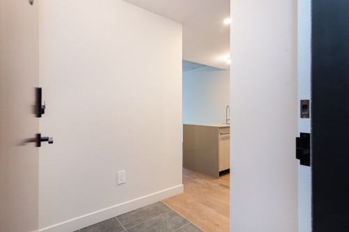Mud Room - 812-3000 Boul. Thimens, Montréal (Saint-Laurent), QC - Indoor Photo Showing Other Room