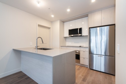 Kitchen - 812-3000 Boul. Thimens, Montréal (Saint-Laurent), QC - Indoor Photo Showing Kitchen With Upgraded Kitchen