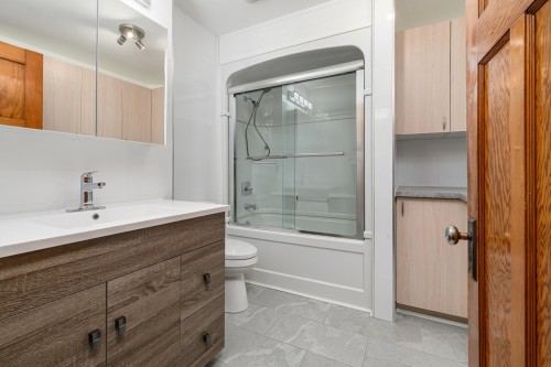 Bathroom - 551 Rue De Dublin, Montréal (Le Sud-Ouest), QC - Indoor Photo Showing Bathroom