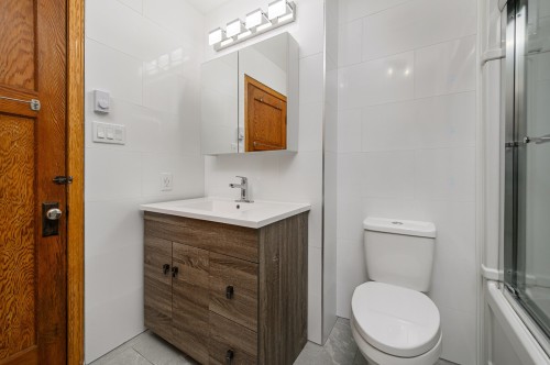 Bathroom - 551 Rue De Dublin, Montréal (Le Sud-Ouest), QC - Indoor Photo Showing Bathroom