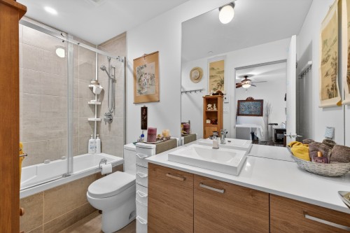 Bathroom - 333-2000 Rue Des Bassins, Montréal (Le Sud-Ouest), QC - Indoor Photo Showing Bathroom