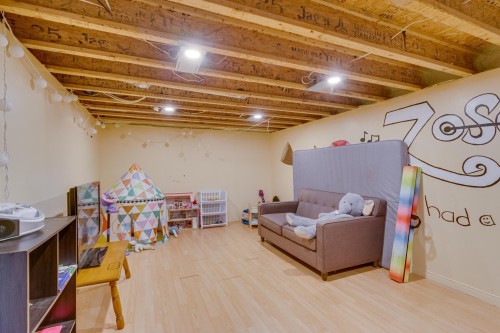 Salle de jeux - 14 Rue De Jasper, Cantley, QC - Indoor Photo Showing Basement