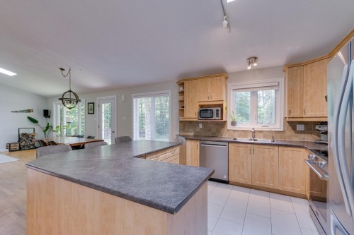 Cuisine - 14 Rue De Jasper, Cantley, QC - Indoor Photo Showing Kitchen With Double Sink