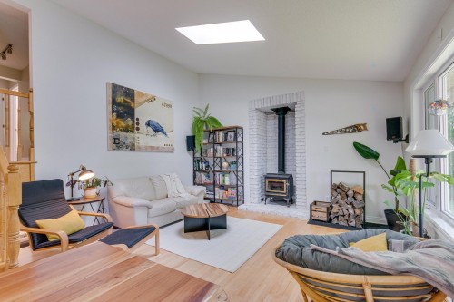 Salon - 14 Rue De Jasper, Cantley, QC - Indoor Photo Showing Living Room With Fireplace