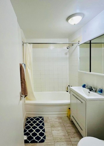 Bathroom - 812-4998 Boul. De Maisonneuve O., Westmount, QC - Indoor Photo Showing Bathroom