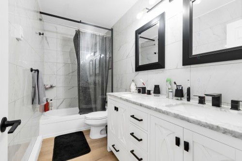 Bathroom - 11641  - 11645 Av. Laurier, Montréal (Montréal-Nord), QC - Indoor Photo Showing Bathroom