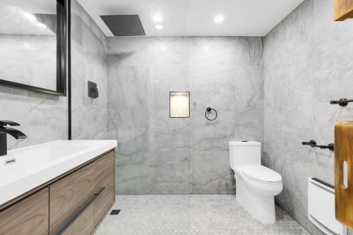 Bathroom - 11641  - 11645 Av. Laurier, Montréal (Montréal-Nord), QC - Indoor Photo Showing Bathroom