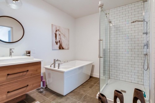 Bathroom - 4199 Av. Doré, Longueuil (Saint-Hubert), QC - Indoor Photo Showing Bathroom