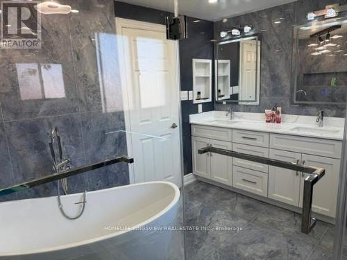 296 King Andrew Drive, Mississauga, ON - Indoor Photo Showing Bathroom