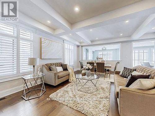 126 Silk Twist Drive, East Gwillimbury, ON - Indoor Photo Showing Living Room