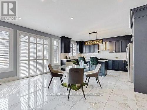 126 Silk Twist Drive, East Gwillimbury, ON - Indoor Photo Showing Dining Room