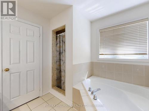 39 Retreat Boulevard, Vaughan, ON - Indoor Photo Showing Bathroom