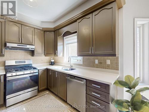 39 Retreat Boulevard, Vaughan, ON - Indoor Photo Showing Kitchen