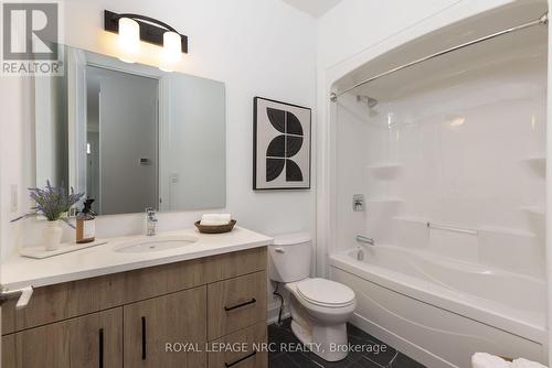 Photos of 70B - 70 C - 586 Seneca Drive, Fort Erie (Lakeshore), ON - Indoor Photo Showing Bathroom