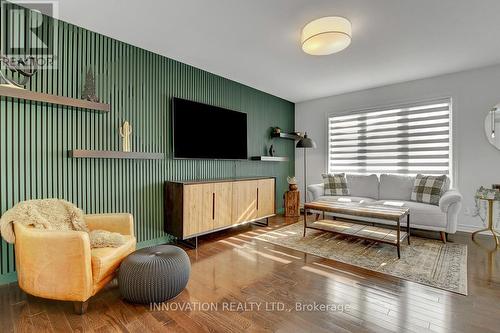154 Harmattan Avenue, Ottawa, ON - Indoor Photo Showing Living Room