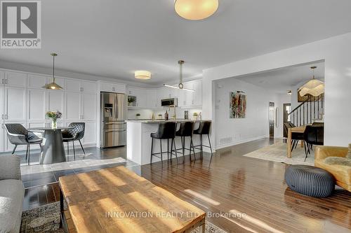 154 Harmattan Avenue, Ottawa, ON - Indoor Photo Showing Living Room