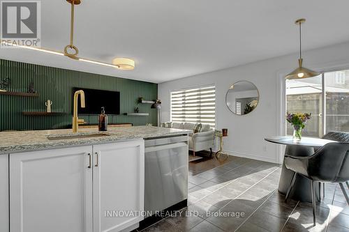 154 Harmattan Avenue, Ottawa, ON - Indoor Photo Showing Kitchen With Upgraded Kitchen