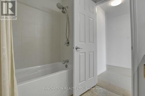 154 Harmattan Avenue, Ottawa, ON - Indoor Photo Showing Bathroom
