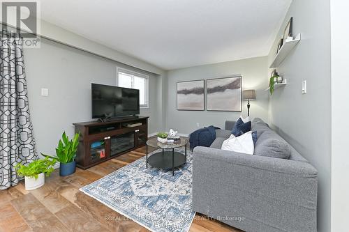 74 - 80 Lynden Circle, Halton Hills, ON - Indoor Photo Showing Living Room
