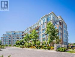 208 - 9 STOLLERY POND CRESCENT Markham, ON L6C 1K4