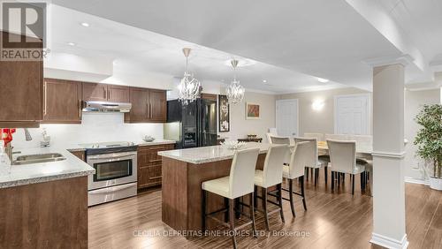 328 St. Urbain Drive, Vaughan, ON - Indoor Photo Showing Kitchen With Double Sink With Upgraded Kitchen